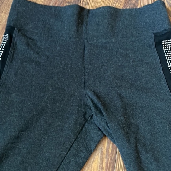 Victoria’s Secret Pink Yoga Leggings. Gray. Embellished side trim. EUC. SzM - Picture 3 of 7